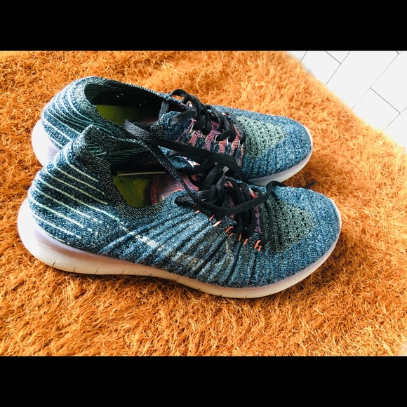 Nike Free RN Flyknit Women's size 7 - Picture 4 of 8